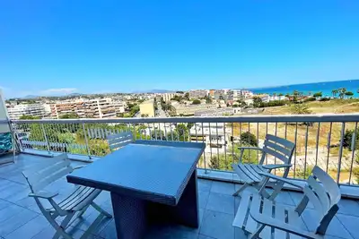 Image de Grand 2p - Vue Mer hallucinante - Terrasse - Parking - Clim - 200m Plage