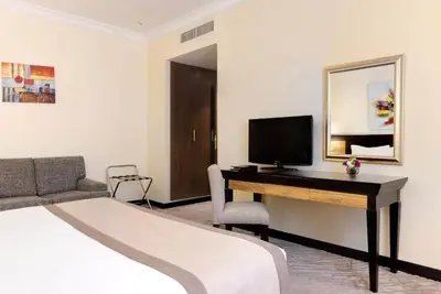 Image de Studio Apartment Near Al Shamsi Building By Luxury Bookings