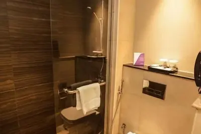 Image de Superior Room Near United Broadcast By Luxury Bookings