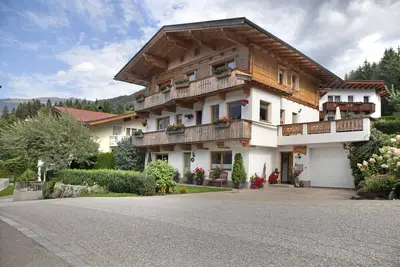 Image de Appartement Haus Roland avec vue sur les montagnes, jardin et Wi-Fi.
