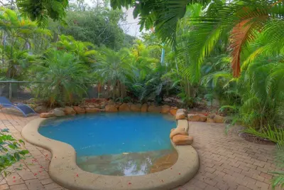 Image de Loyang Apartment 1 - Fantastic value island getaway with complex pool and short stroll to Alma Bay