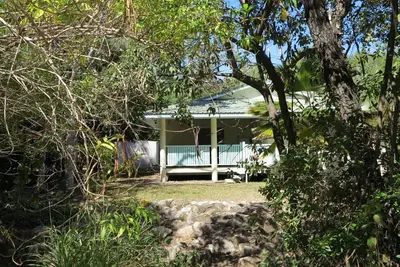 Image de Lana's Cottage - Delightful, centrally located  and spacious island cottage in tropical surrounds