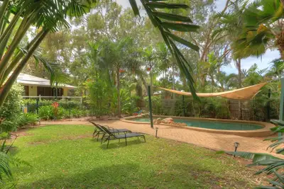 Image de Lemonade - Renovated Alma Bay island home with entertaining deck and private tropical pool