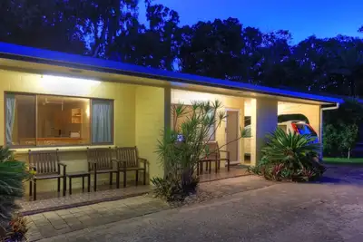 Image de Arcadia Palms 2 - Tasteful and light-filled apartment just steps to Alma Bay, with complex pool