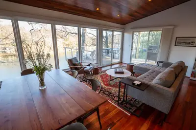 Image de Riverfront home with multiple decks, central Ac, washer/dryer - two dogs Ok