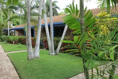Image de Magnetic Shores Unit 2 - Charming and cosy island getaway across the reserve to Alma Bay beachfront