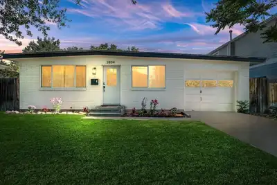 Image de Regan Ave · 5 mins Away from Quinn's Pond & Downtown! 3Bed/1ba