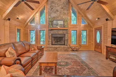 Image de ‘Country Cabin’ w\/ Wraparound Deck & Views!
