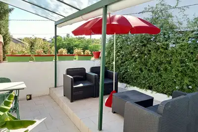 Image de Maison 2 personnes avec garage terrasse 5 minutes Tour Magne/proche centre ville