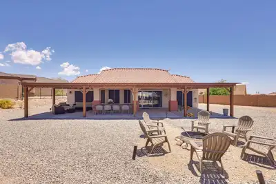 Image de Bullhead City Oasis w/ Fire Pit + Mtn View!