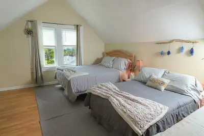 Image de 2 Bedroom Sleeps 6. 1 blocks from Pier Village