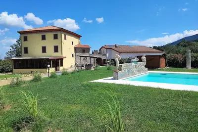 Image de Villa \"Giovanna\" avec piscine plein air, terrasse, jardin et Wi-Fi partagés.