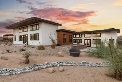 Image de Contemporary Compound By Homestead Modern