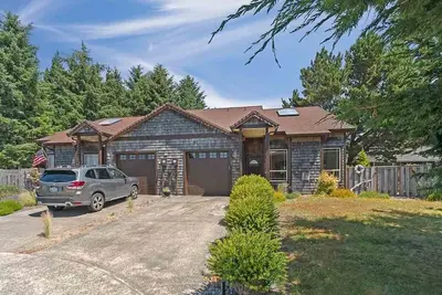 Image de Walk to beach, Discovery Trail, Fenced Yard (Latitude)