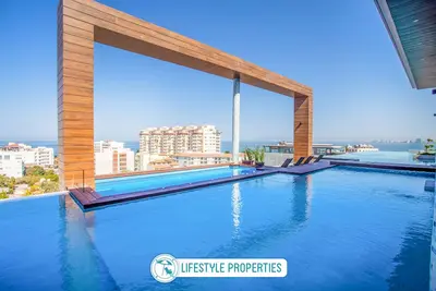 Image de New large balcony, hot tub, gym