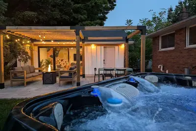 Image de New Professionally Designed 8 Bed Home (w. 2 Sandbanks Passes)
