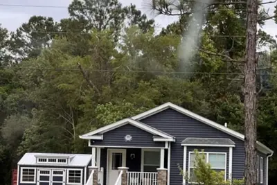 Image de 3 bedroom 2 bath private home in private community