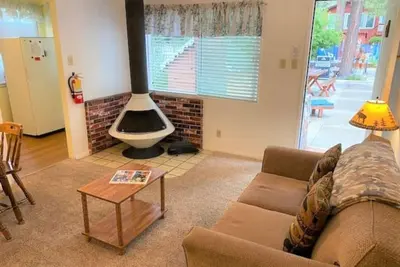 Image de Charming Timber Haven Lodge (1brm-4guest) Cabin #4