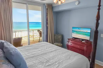 Image de Azure 414- 3 Bd Beachfront w/ Premium Amenities - Sleeps 8!
