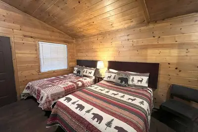 Image de Peaceful 2 Bdrm w/ Hot Tub Suite - Bear Manor #14