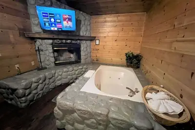 Image de Secluded, Quiet 2bd Suite w/ Tub - Bear Manor #16