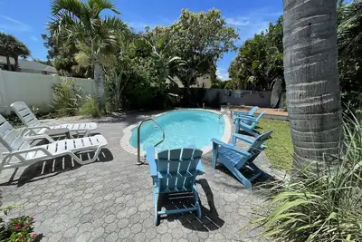 Image de Charming 3-bedroom pool home steps from the beach!
