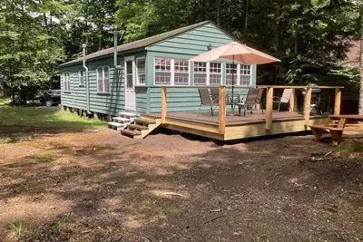 Image de Eagle Bay Cottage with Lake Rights