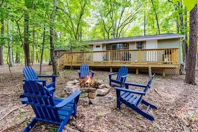 Image de Cozy & Modern w\/Hot Tub, Fire Pit, Grill & Pond