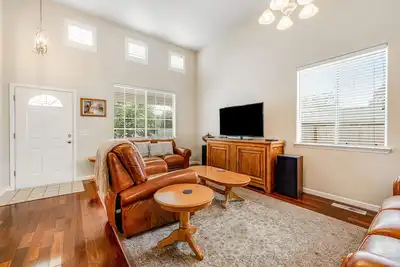 Image de Delightful home near downtown with gas grill, fast WiFi, garden, patio & Ac