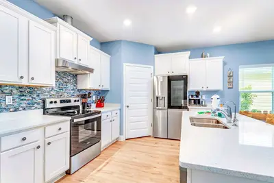 Image de Close to Pool, Beach 1 Block, Dogs & Ev Charger!