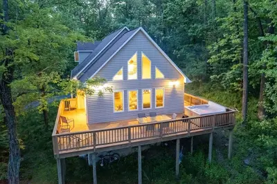 Image de Ravens Roost--mountain views, hot tub, fireplace