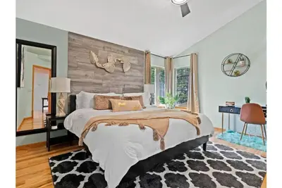Image de Walk to the lake, Hot Tub, pool table, bikes, kayaks, karaoke