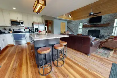 Image de Ski-in/Ski-out | Sauna | Hot Tub | Elevation Hideaway