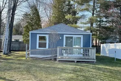 Image de Cozy updated 2 Br on bike path, walk to Lake Huron