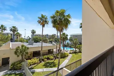 Image de Short walk to beach! Family-sized 2 bed, 2 bath condo.