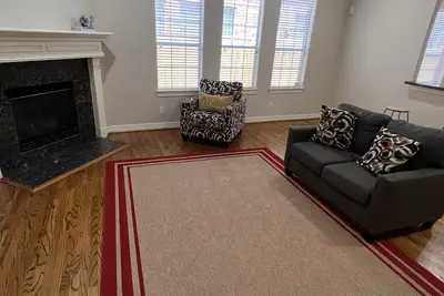 Image de Galleria master house w/ jetted tub 2 mins to mall