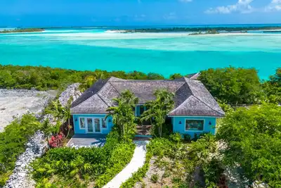 Image de Amani Hideaway with an 180 degree View over Moriah Harbors turquoise Water