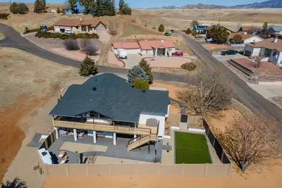 Image de Spacious home with an awesome backyard and Rv parking.