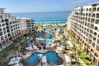 Image de Villa la Valencia's spacious suites with a modern contemporary design.