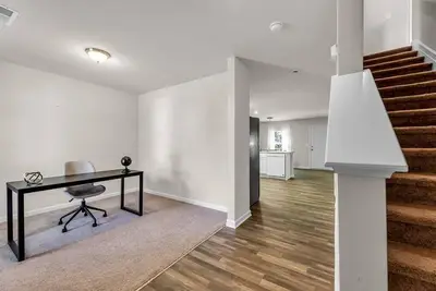 Image de New, Clean, Modern! 4 bed Cozy Home Close To Dwntn