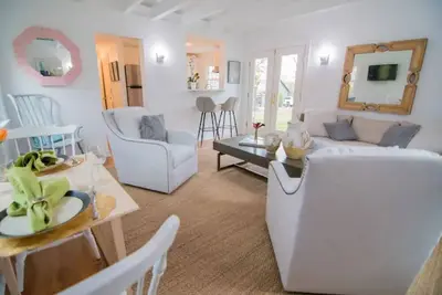 Image de Smokehouse at La Fourche- Elegant Keswick Cottage