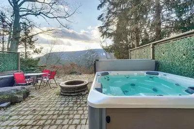 Image de Mtn-View Gem w/ Deck & Hot Tub in Tannersville