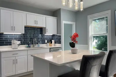 Image de Beautiful New 2 Bd near Hospitals, Free Parking