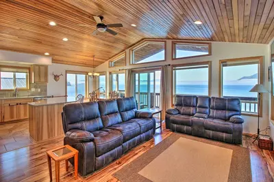 Image de Waterfront Apt w\/ Mtn View, Walk Into Town!