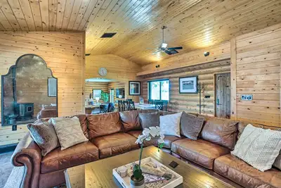 Image de Clifton Retreat w\/ Breathtaking Mt Backdrop!