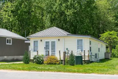 Image de Cozy Beach Cottage Getaway Retreat @ Bamboo Chalet - Lake Erie