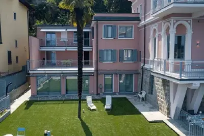 Palm apartment in Baveno with lake view