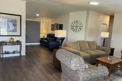 Image de Spacious and Pet friendly with perfect climate control using central Ac/Heat. . . .