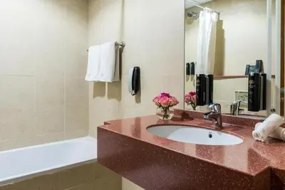 Image de Studio Apartment In Dubai Marina Near Fresh And Care By Luxury Bookings