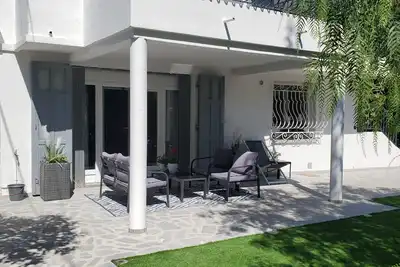 Image de Magnifique T2 58m2 Climatisé Port Frejus 4/5 P dans quartier résidentiel, terrasse, au calme et proche de tout